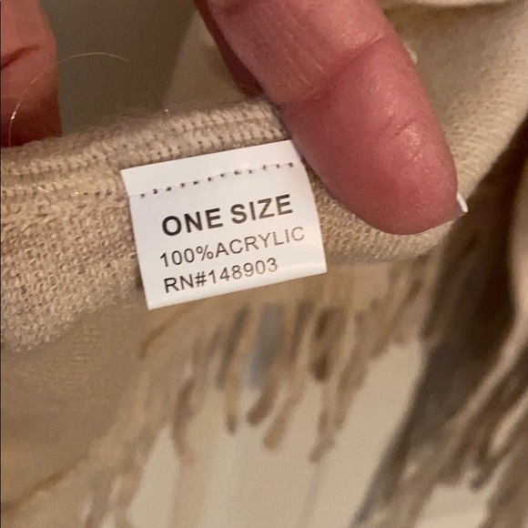 Fur accented cape/shawl - Picture 6 of 6